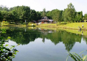 La Fontaine de l'Ermitage, Camping en France